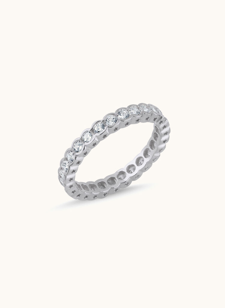 Anillo eternidad con estrellas laterales y con circonitas